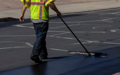 What Are the Benefits of Asphalt Sealcoating for Your Driveway?